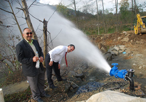 Başkan'ın ilginç su sevinci