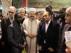 Görmez, Nijerli yetimler için hat sergisi açtı