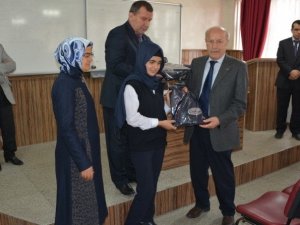 Hayırsever İş Adamından Öğrencilere Kışlık Kıyafet