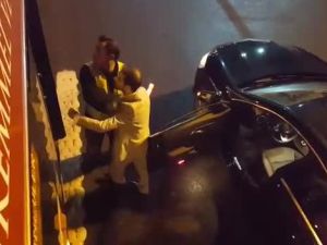 Saldırdığı şoförden dayak yiyince kendine geldi