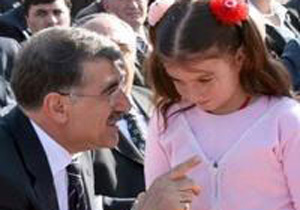 Babası için iş istedi