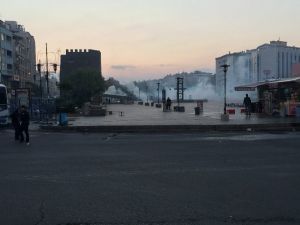 DBP’nin çağrısıyla toplanan grup, polise taşlarla saldırdı