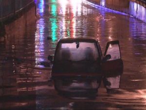 Sağanak yağış zor anlar yaşattı