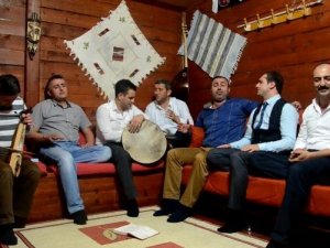 Oflu Gençlerden Bakan'a türkü