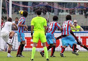 Şort indi kaleci dondu ve golll