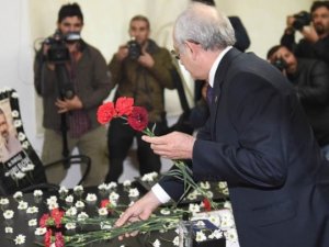 Kılıçdaroğlu'dan Tahir Elçi’nin odasına karanfil