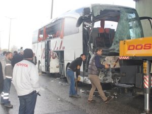 Yolcu otobüsüyle TIR çarpıştı: 25 yaralı