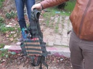 "Canlı bomba yeleği" polisi alarma geçirdi