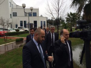 Başkan adayları koltuğa oturdu