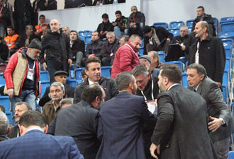 Kongrede dostluk rüzgarı!