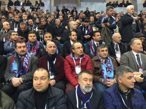 Başkan adayları salonda yerlerini aldı