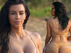 Kim Kardashian oğluna 'Aziz' adını verdi.