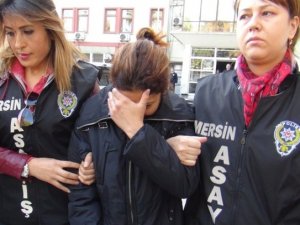 Evladın böylesi! Anne babasını öldürdü