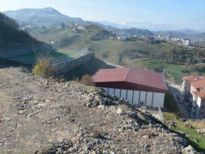 Trabzon'da o okul yola kavuştu