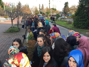 KTÜ'de 1 KM'lik kuyruk