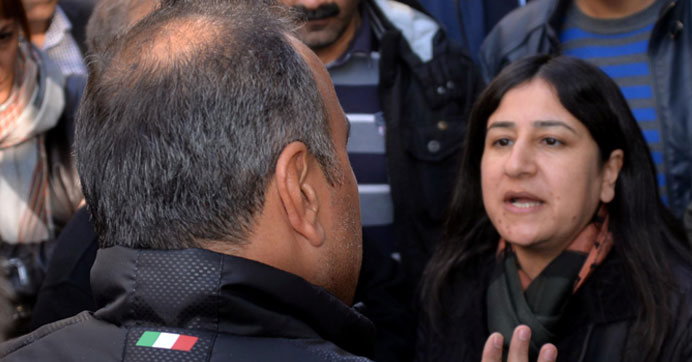 Sur'a yürümek isteyen HDP'lilere polis izin vermedi