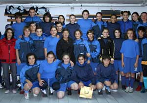 Bayan futbol takımına destek