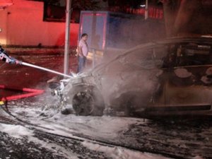 Sultangazi’de 7 araç kundaklandı