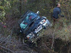 Trabzon'da araç şarampole yuvarlandı…
