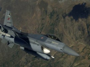 10 F-16 ile Suriye sınırında devriye uçuşu