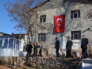 Giresun şehidine ağlıyor