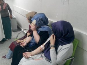 Doğum günü pastası 27 öğrenciyi zehirledi