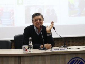 Yılmaz Vural öğrencileri gülme krizine soktu