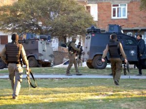 Diyarbakır'da 3 terörist öldürüldü, Cizre'de 1 şehit...