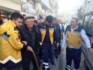 Otomobilin çarptığı yaya yaralandı!