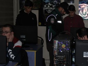 Onlarca polisin farkına bile varmadılar!