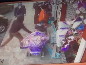 Bebek arabasından çanta hırsızlığı