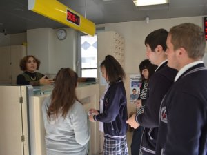 SMS değil kartpostal attılar!