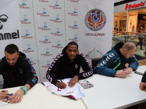 Trabzonsporlu oyuncular taraftarla buluştu!