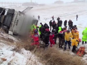 Katliam gibi kaza! 9 ölü 30 yaralı