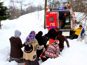 70 yaşındaki hasta paletli ambulansla kurtarıldı!