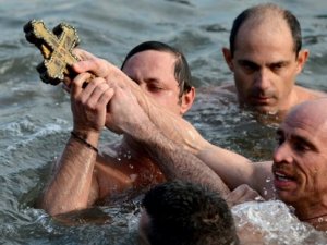 Buz gibi havada haç çıkarma yarışı