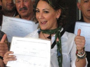 Özlem Tekin resmen muhtar azası
