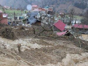 Giresun'da Lodos'un ardından heyelan