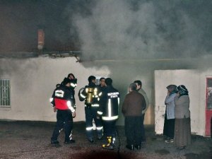 Bunalıma giren kadın evini ateşe verdi