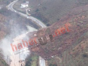 Giresun'da heyelan yıktı geçti!