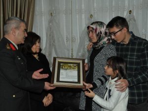 Orgeneral'den şehit ailesine şahadet belgesi