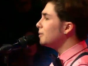 Aziz Kiraz Üzdünüz Beni Yıllar performansı - Tıkla izle