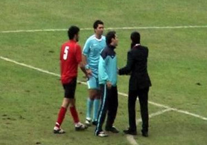 Bakan'ın oğlu sahayı bastı