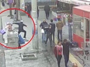 Kadının boynundaki kolyeyi böyle çaldı