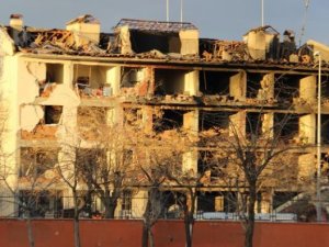 Emniyete bombalı 5 ölü, 39 yaralı