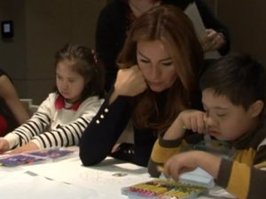 Down sendromlu çocuklarla mandala boyadı