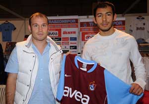 TSli futbolcular imza gününde