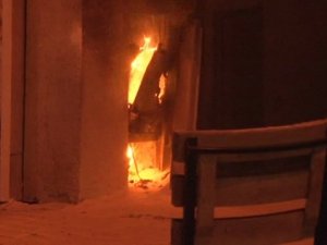 Başbakanlık Ofisi karşısında yangın