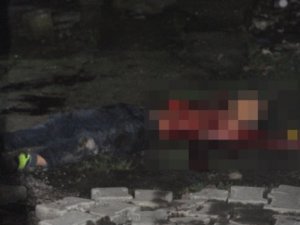 Kaçırmak istediği genç kız tarafından bıçaklandı