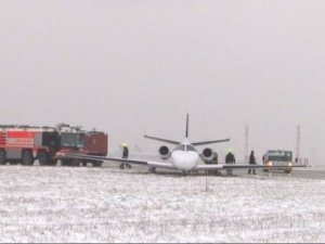 Atatürk Havalimanı'nda jet pistten çıktı!